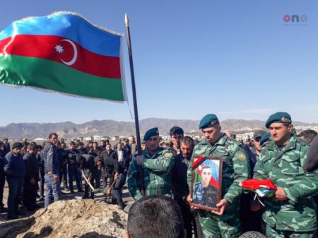 Atışma zamanı həlak olan əsgərimiz dəfn edildi - FOTOLAR