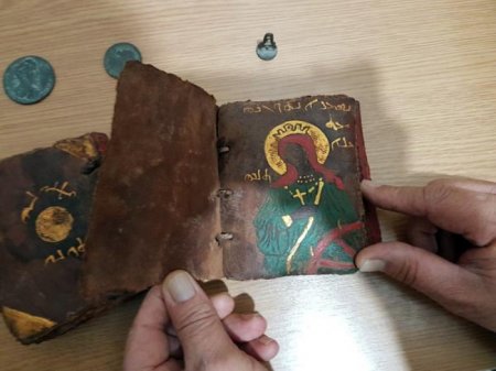Polis ŞÜBHƏLİ çanta tapdı - İçindən çıxanlara İNANMAYACAQSINIZ / FOTOLAR