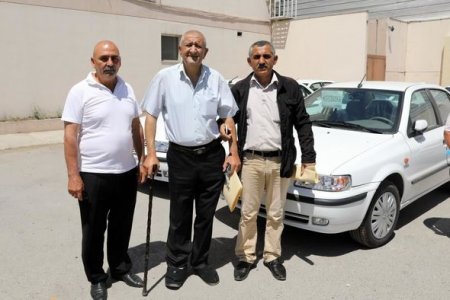 Nazirlik bu şəxslərə avtomobil verdi- Foto Nazirlik bu şəxslərə avtomobil verdi- Foto